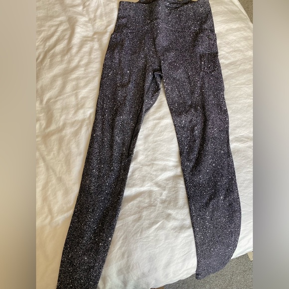 Lululemon size 6 leggings - Picture 1 of 2